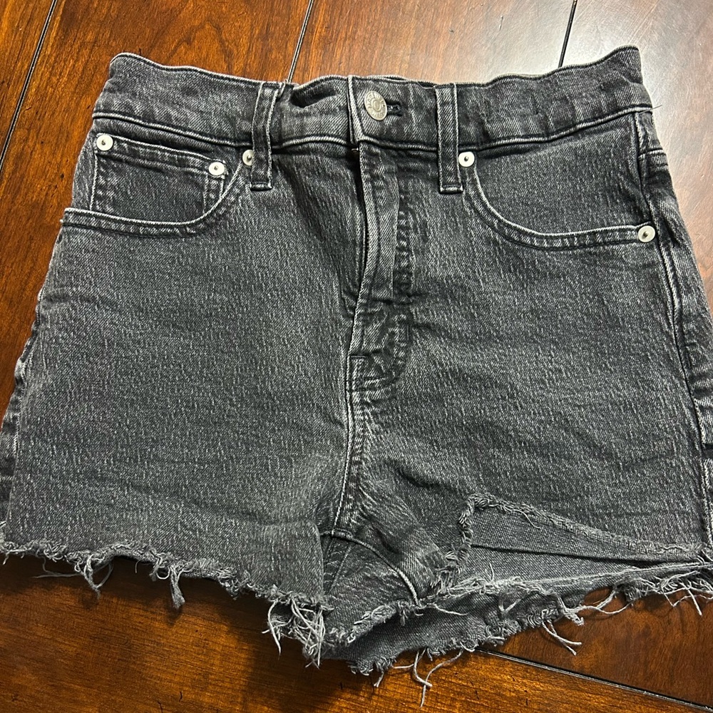 Madewell Jean Shorts
Madewell Shorts Womens Black Distressed High Rise - Picture 1 of 5